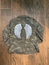 Load image into Gallery viewer, Women’s One of One Camo Jacket
