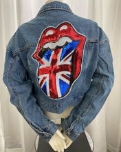 Load image into Gallery viewer, Minimalist Cropped Jacket
